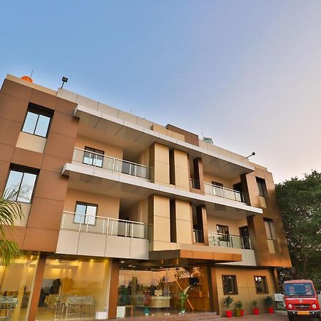 Oyo 26621 Hotel Tulsi Residency Jamnagar Exterior photo